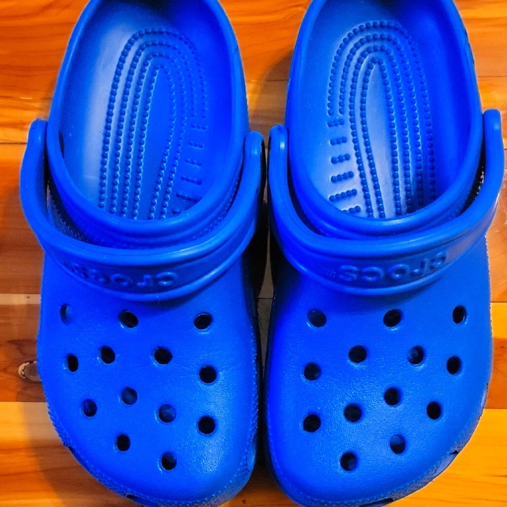 CROCS Classic Blue Bolt W-7 M-5